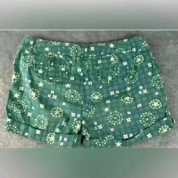 So Women's 11 Green Floral Chino Shorts Cuffed Casual Cotton Geometric Print - Picture 4 of 8